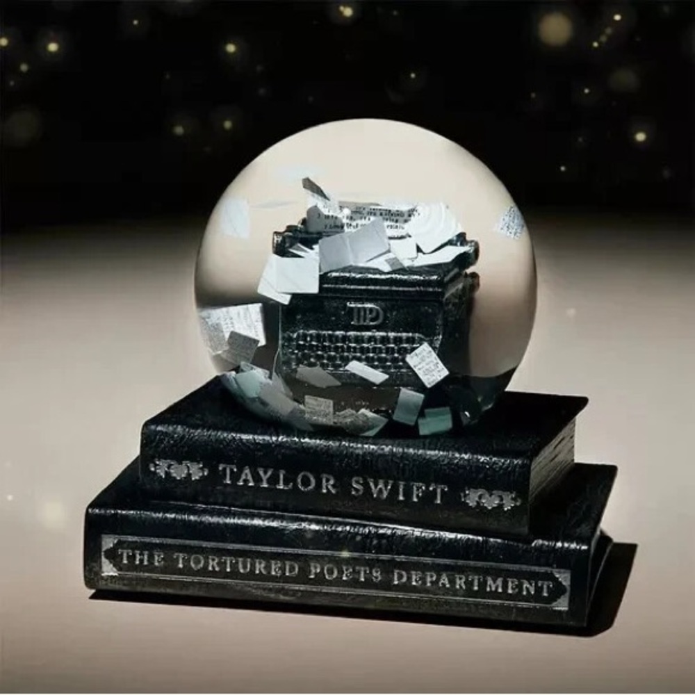 TAYLOR SWIFT • TTPD SNOWGLOBE